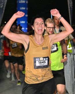 Teilnehmershirt des Augsburger Nachtlauf 2025